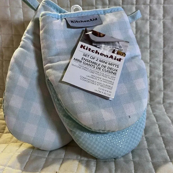 KitchenAid Textured Silicone Grips Oven Mitts Set 5.5" x 8" Mint Green Plaid - Picture 1 of 9